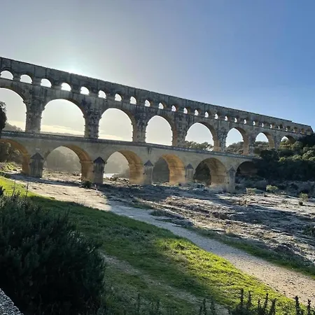Apartamento A Beautifully Maintained Townhouse With Terrace Nimes