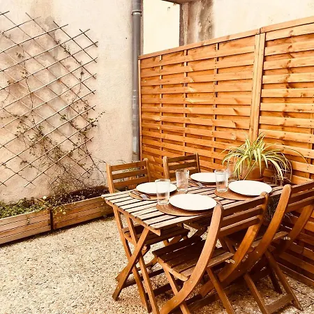 Apartamento A Beautifully Maintained Townhouse With Terrace *